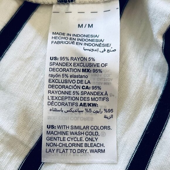 White House Black Market V-neck short sleeve striped tee in Black/White (M) - Picture 10 of 10